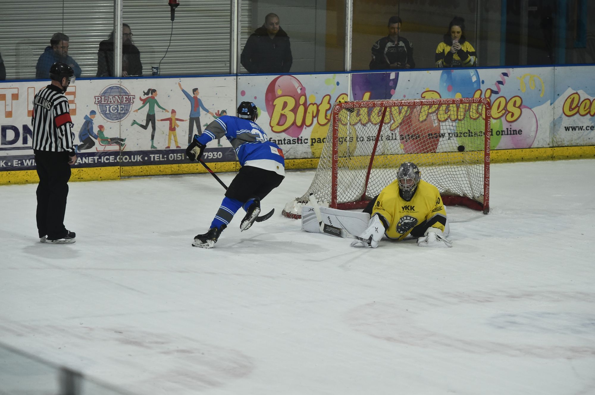 Ice Hockey: Widnes bolster ranks with a new face... and an old one
