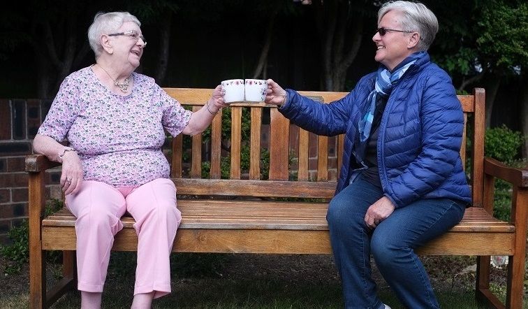 Emotional meeting as North Tyneside widow meets 'lockdown saviour' for first time