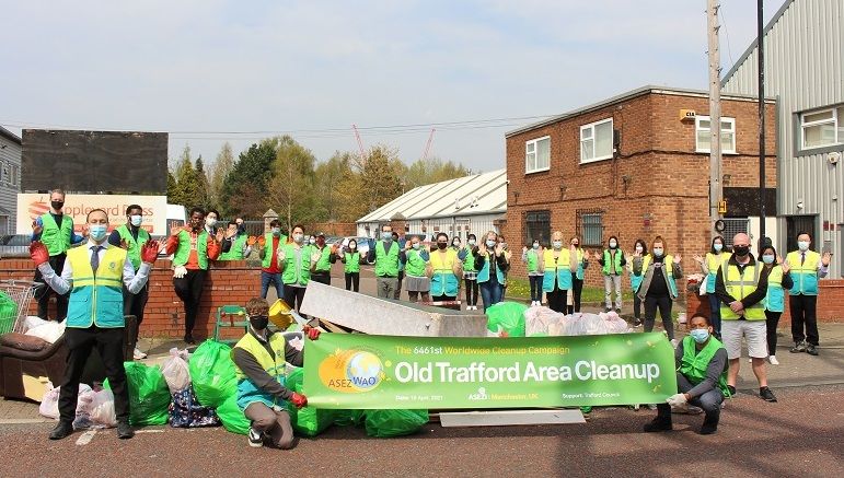 Volunteers join forces with Old Trafford Council to combat fly-tipping and littering
