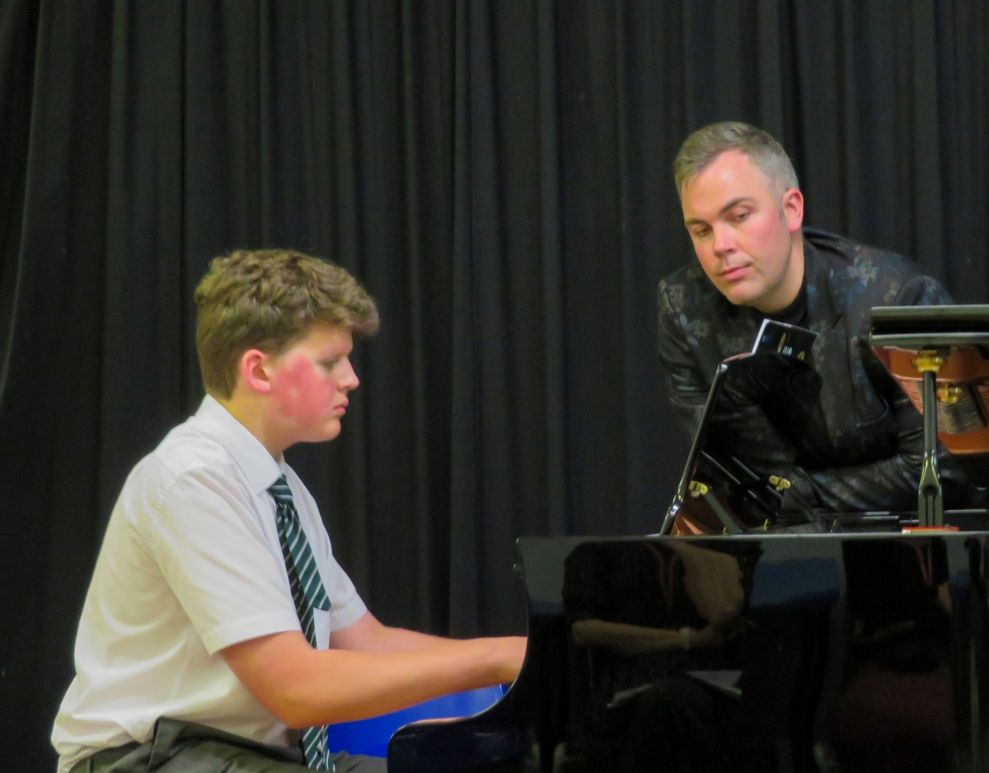 Otford prep school visited by concert pianist
