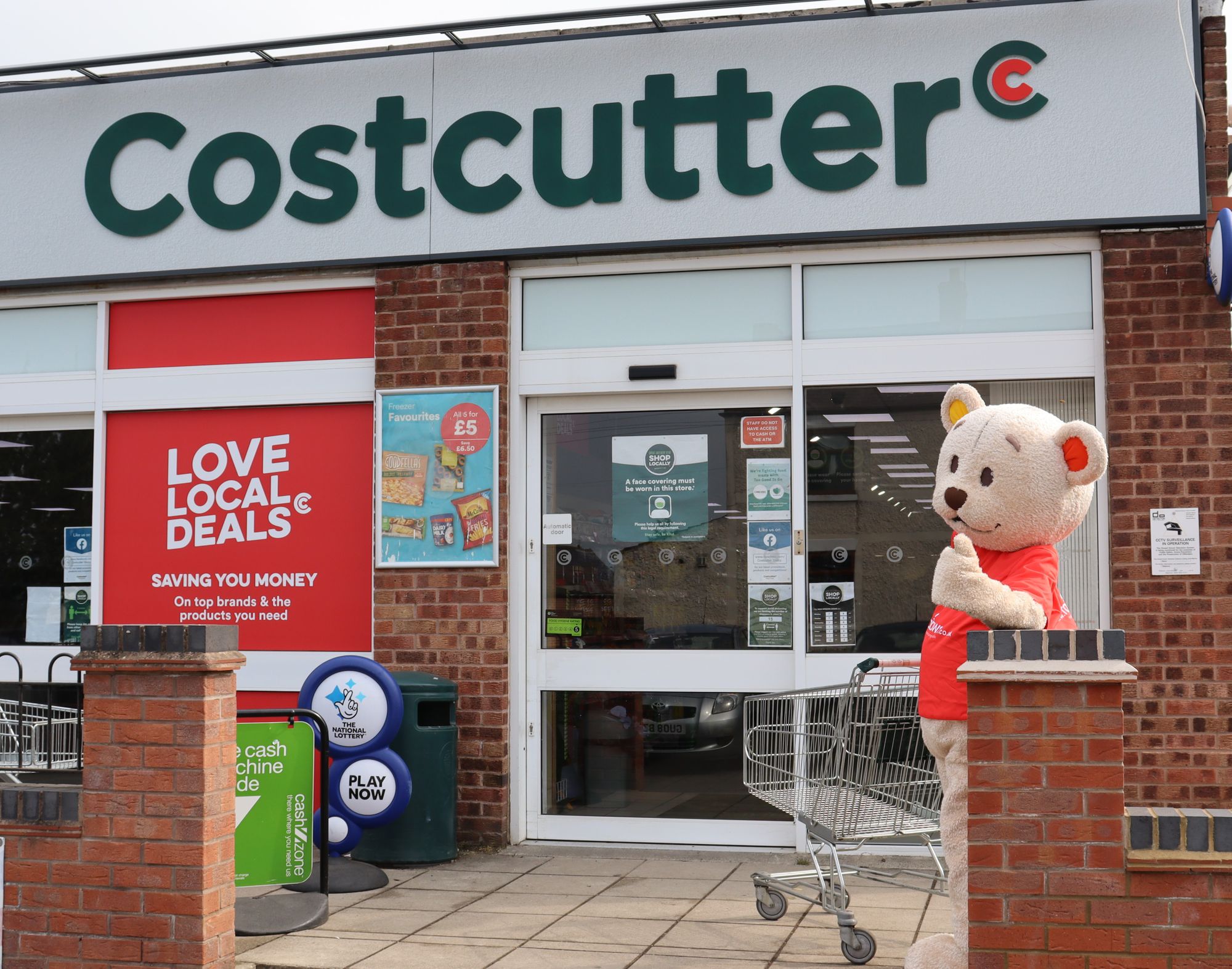 Sileby shoppers raise over £6,000 for local children's hospice