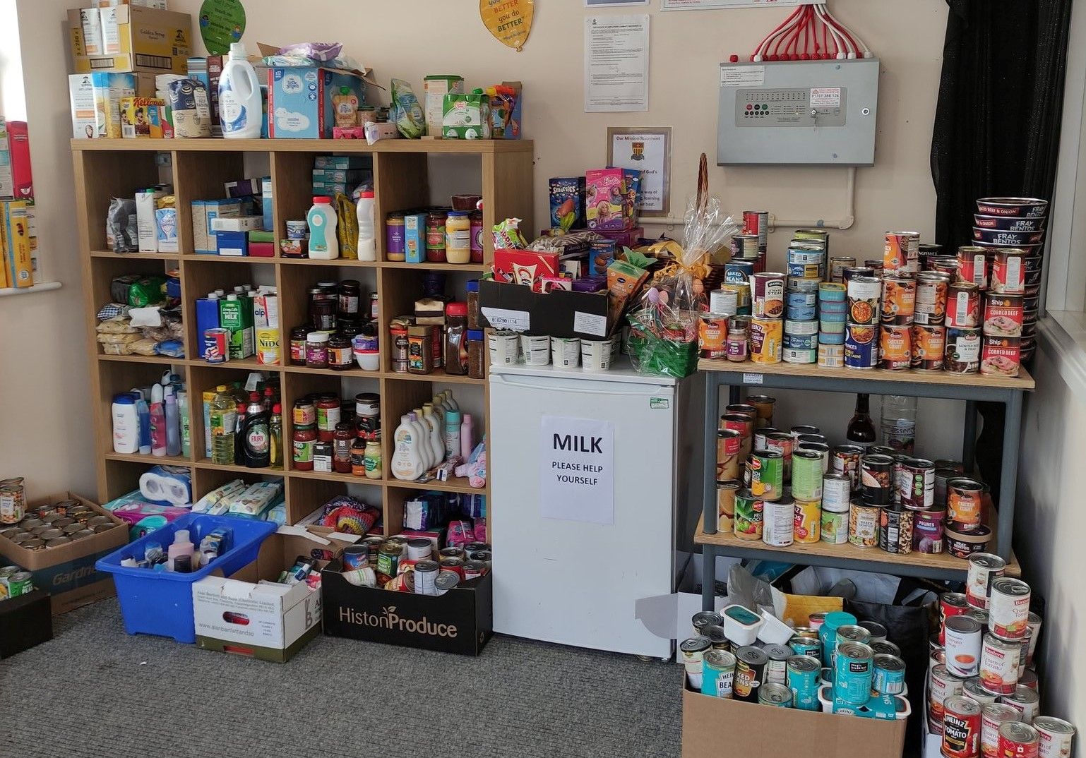 Hatfield Primary School wins award for foodbank