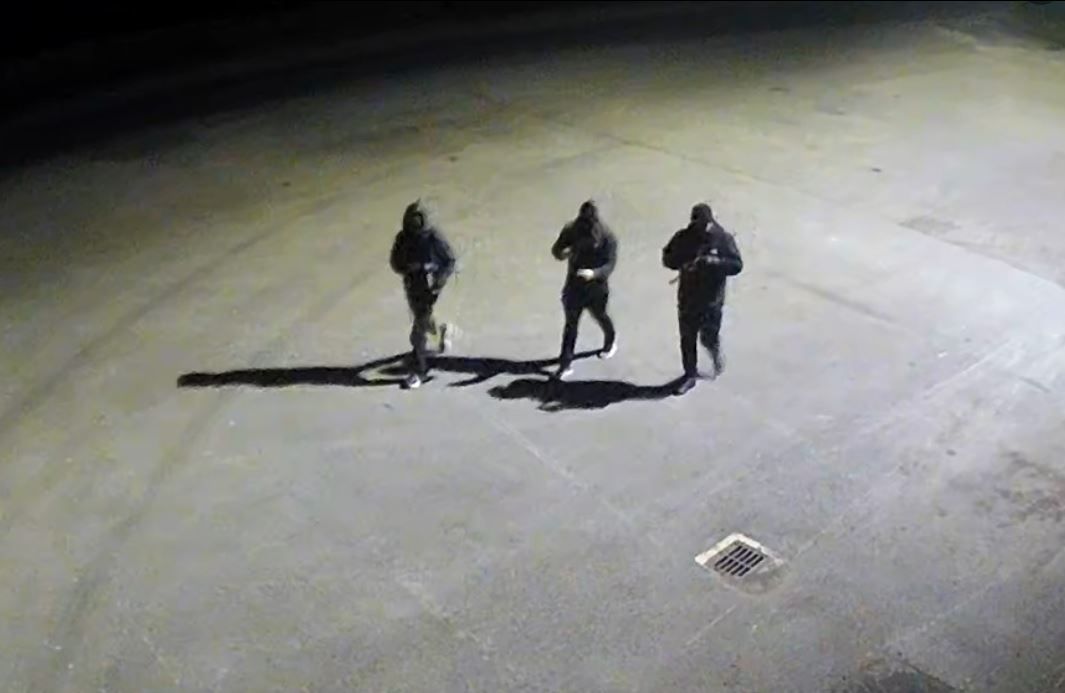 Three men armed with crowbars attempt break in of Bacup shoe shop