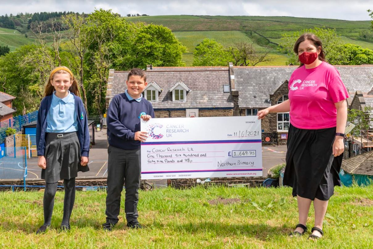 Weir pupils raise more than £1,500 for Cancer Research after mile-long Race for Life