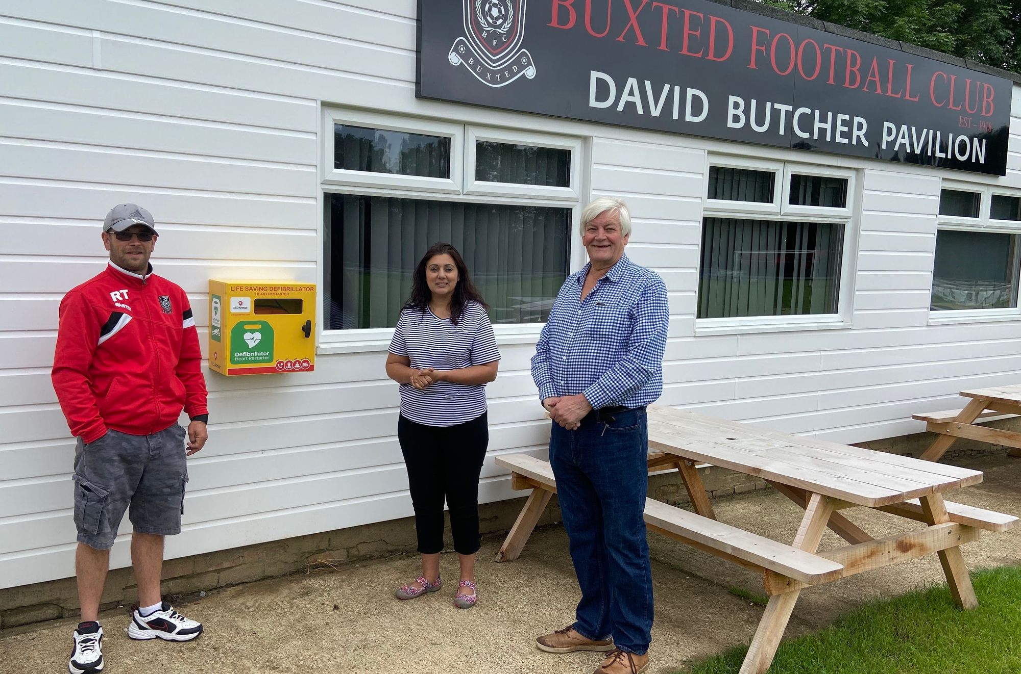 Buxted Football Club supported by Wealden MP in plea for new defibrillator