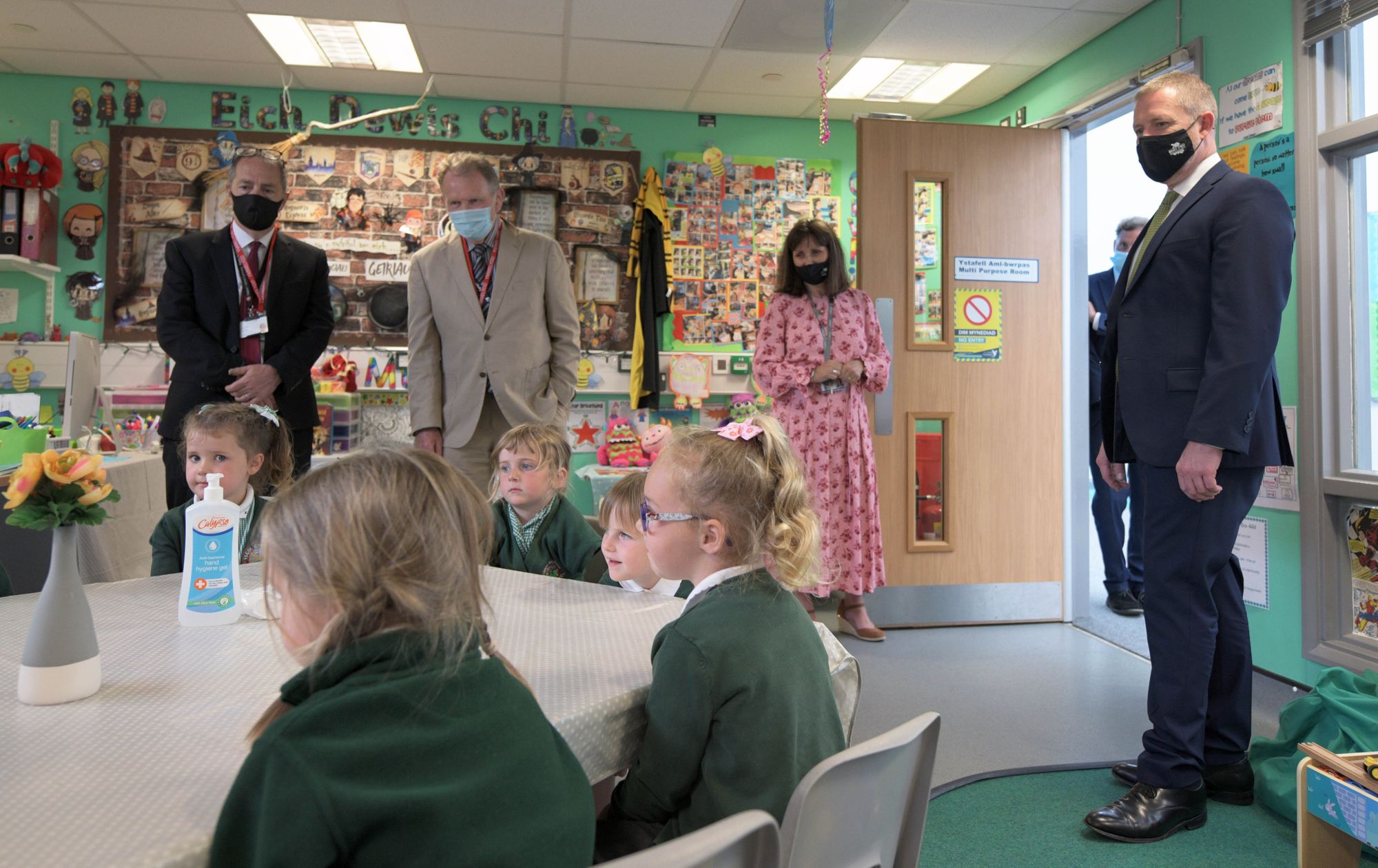 Education Minister praises Llanelli school for pupil wellbeing