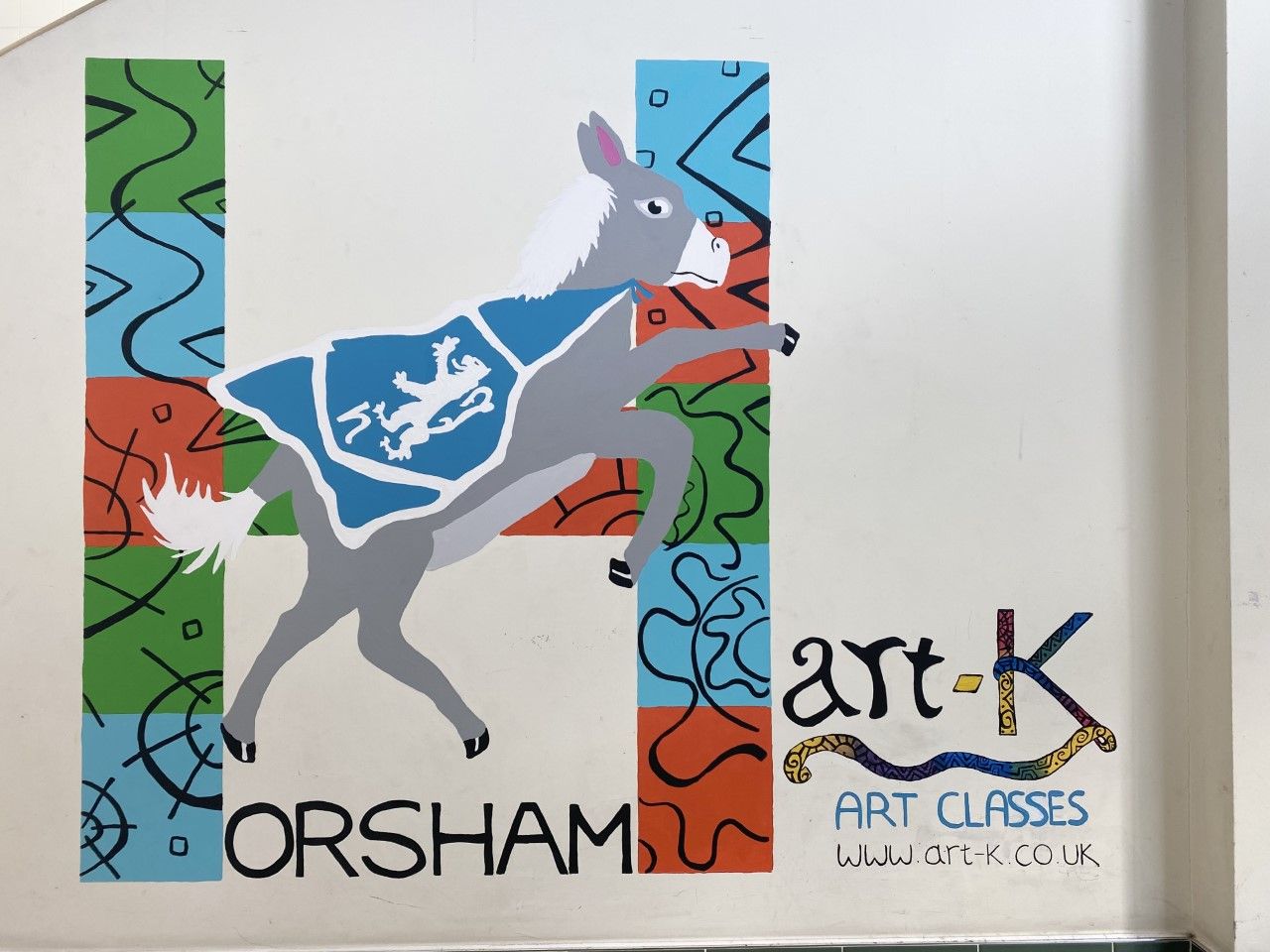 Mural unveiled at Horsham train station to commemorate local legend Mr Pirie
