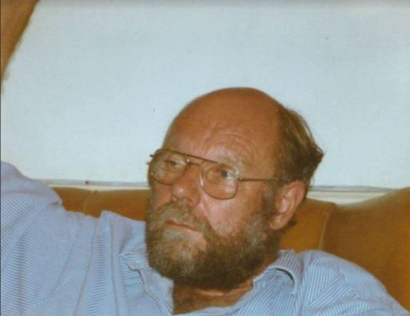 Family of former joiner who worked in Surrey call for help in solving asbestos-related cancer death