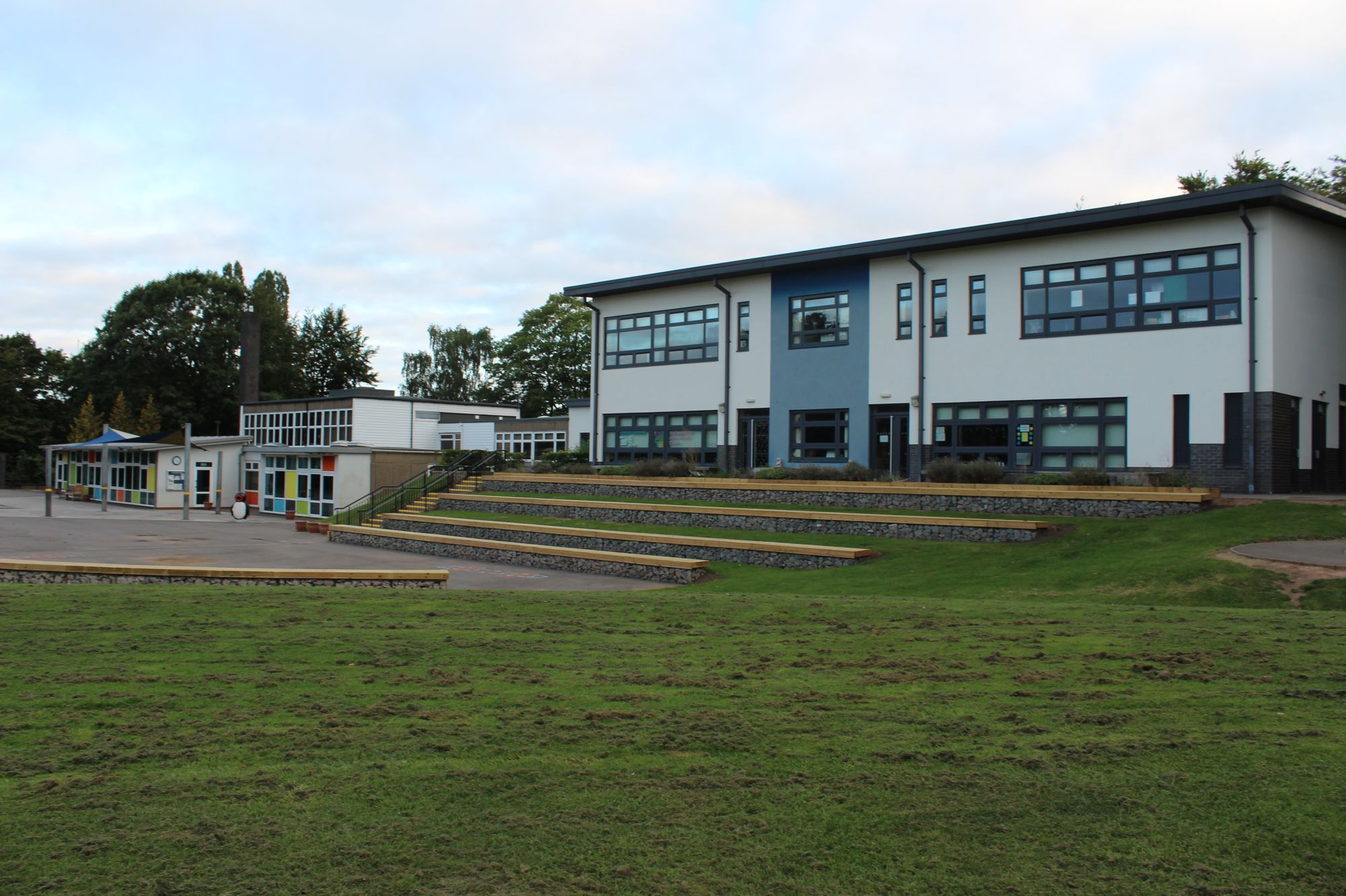 Styvechale primary school receives £1,000 donation to help encourage active play