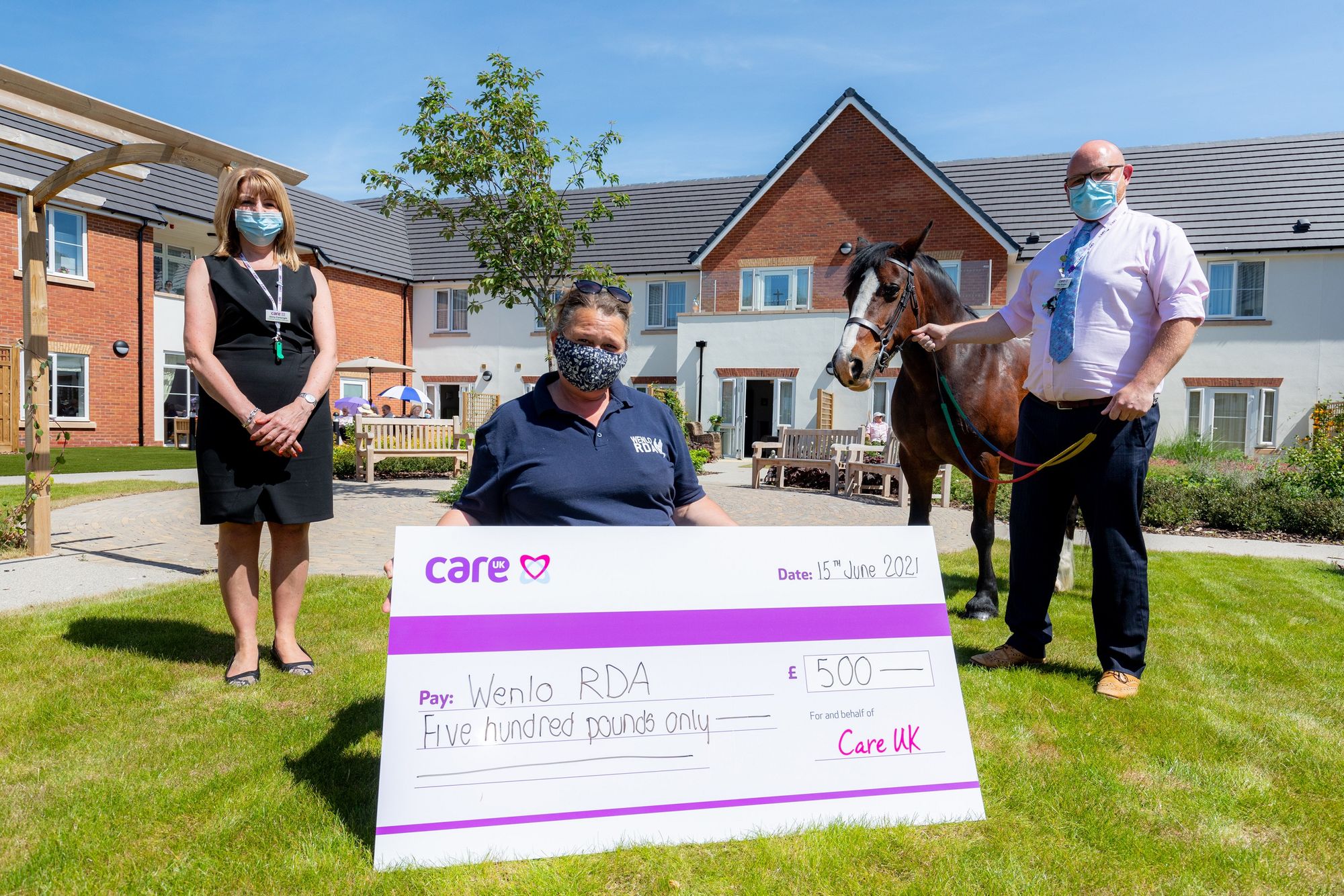 Loughborough resident crowned ‘local hero’ by care home