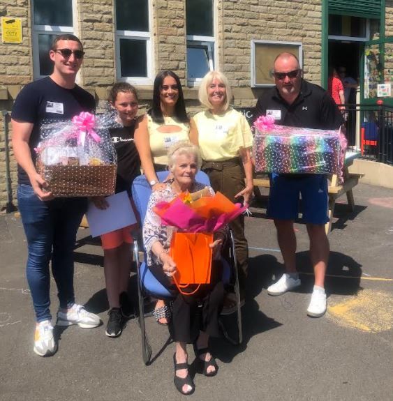 Accrington school bid farewell to retiring welfare assistant after 21 years