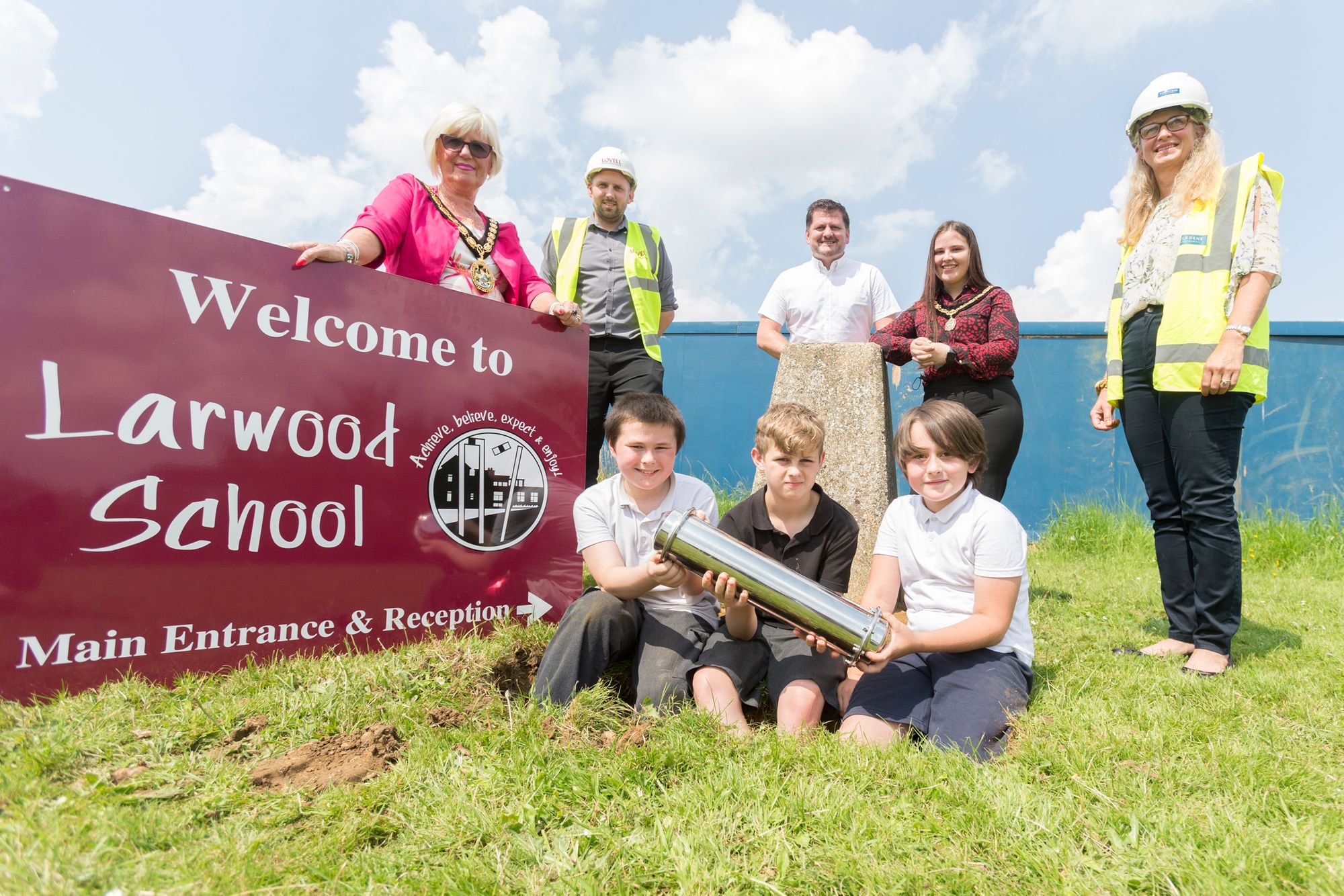 stevenage-school-children-receive-help-with-time-capsule-project