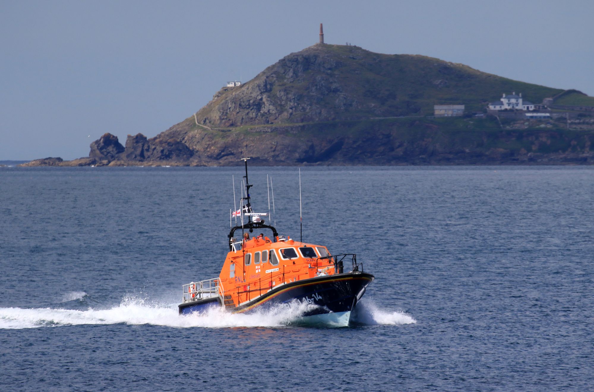 Yacht rescued after snagginig crab pot marker buoy