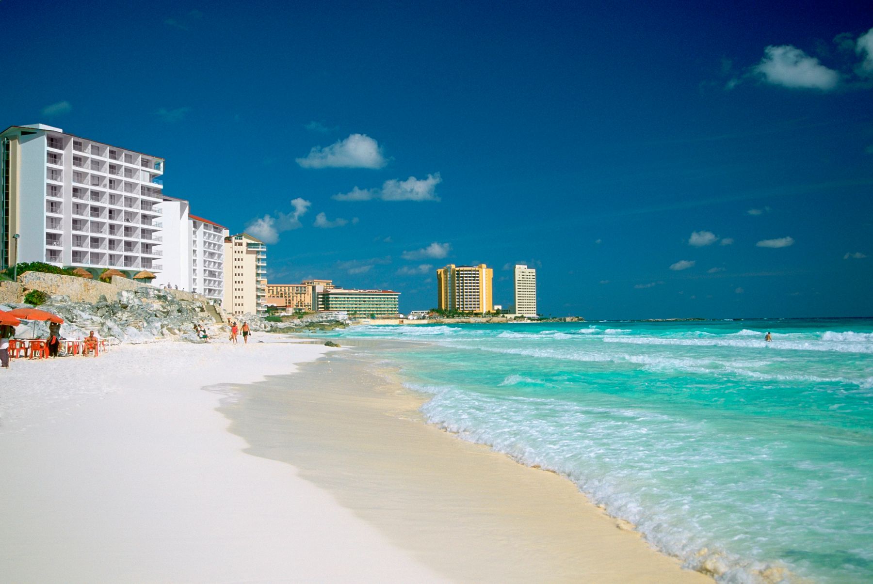 Couple’s Mexican honeymoon ‘ruined’ as country joins red list