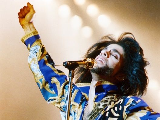 Sunday Nostalgia: Purple Rain pop star puts on glittering performance in Manchester