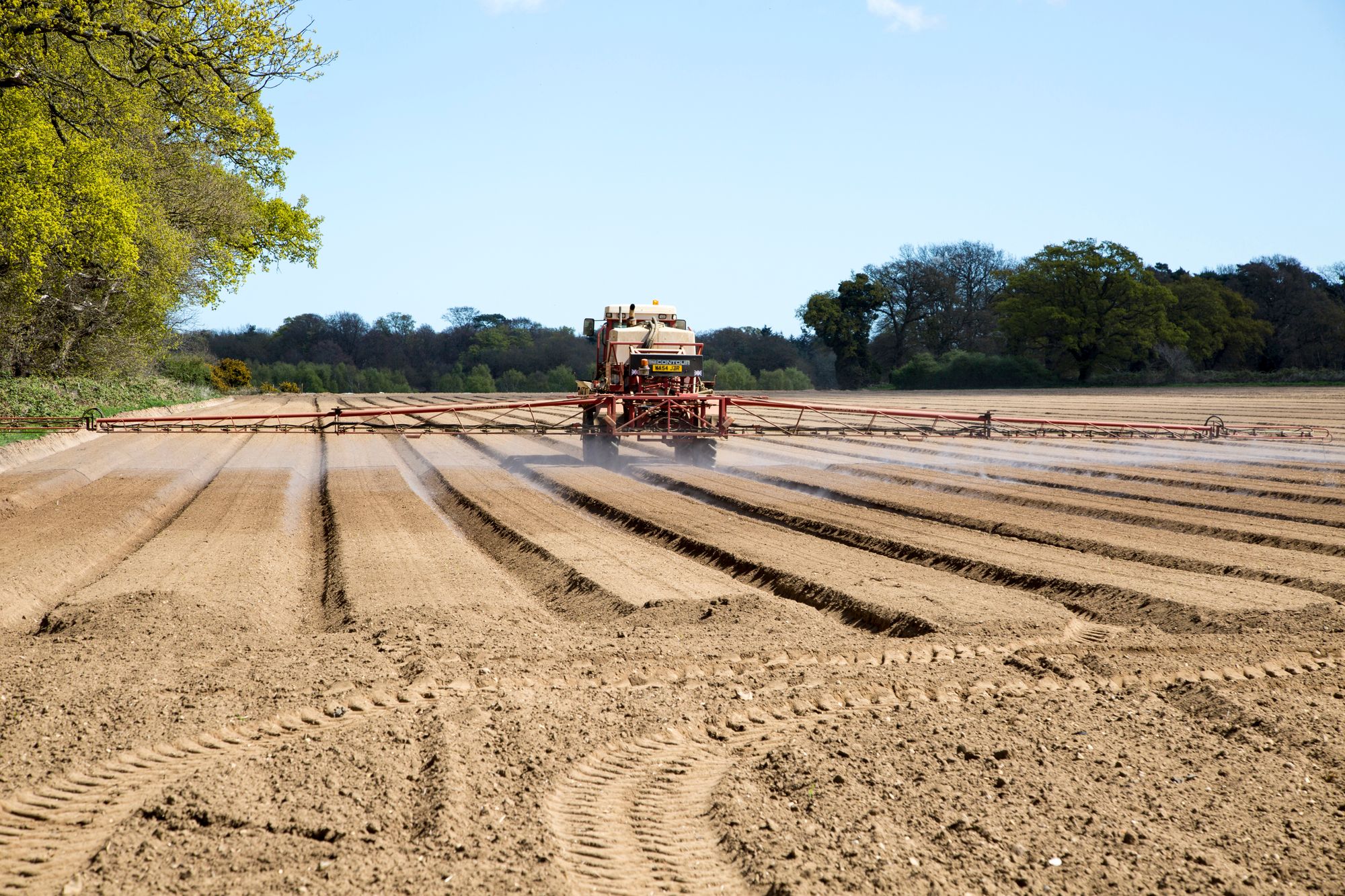 New neighbour leaves a note to farmer telling him off for fertilising fields