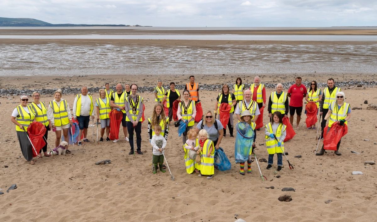 Mayor and community pitch in for Llanelli beach litter pick effort