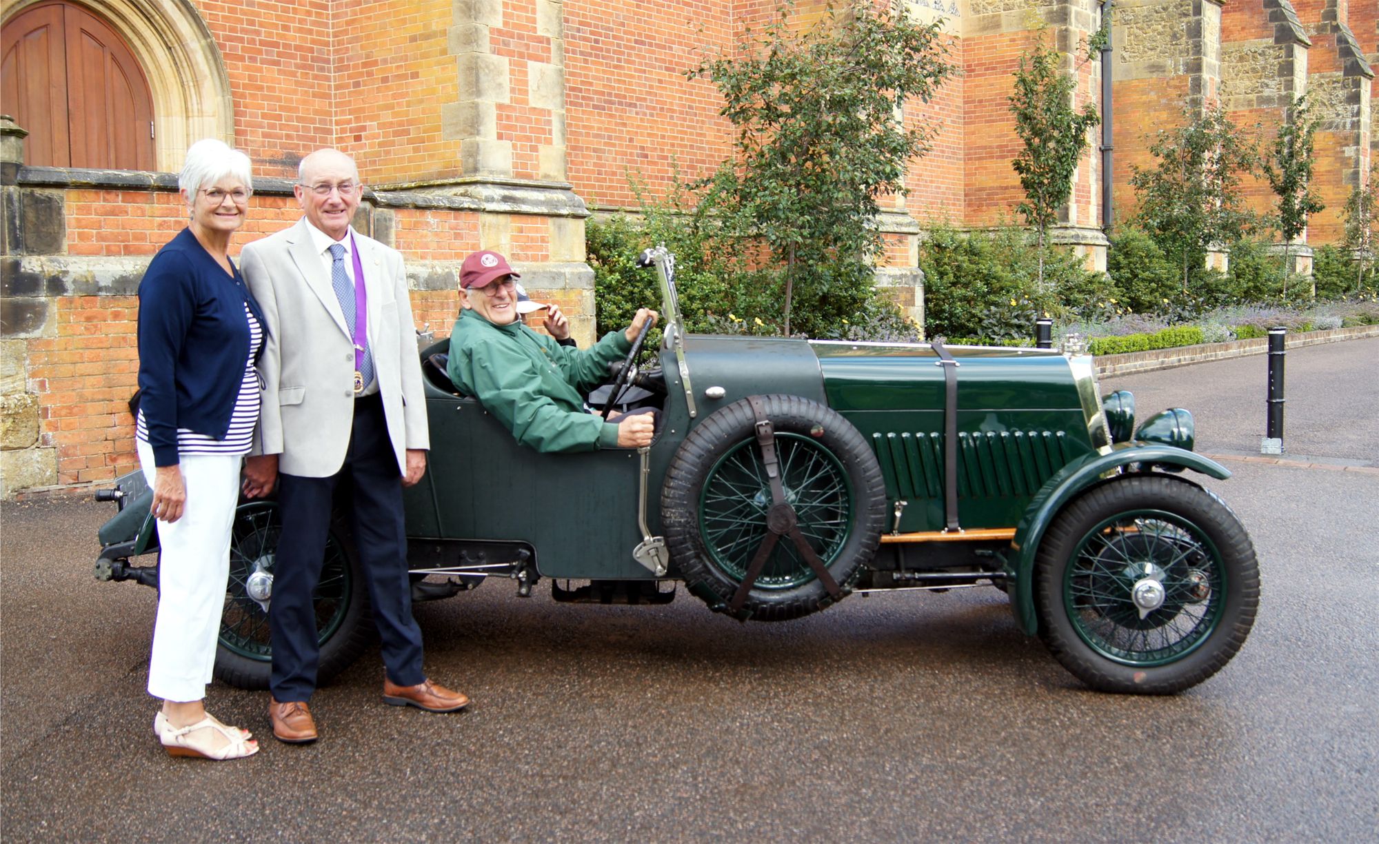 Classic cars rally round in support of Tonbridge Lions