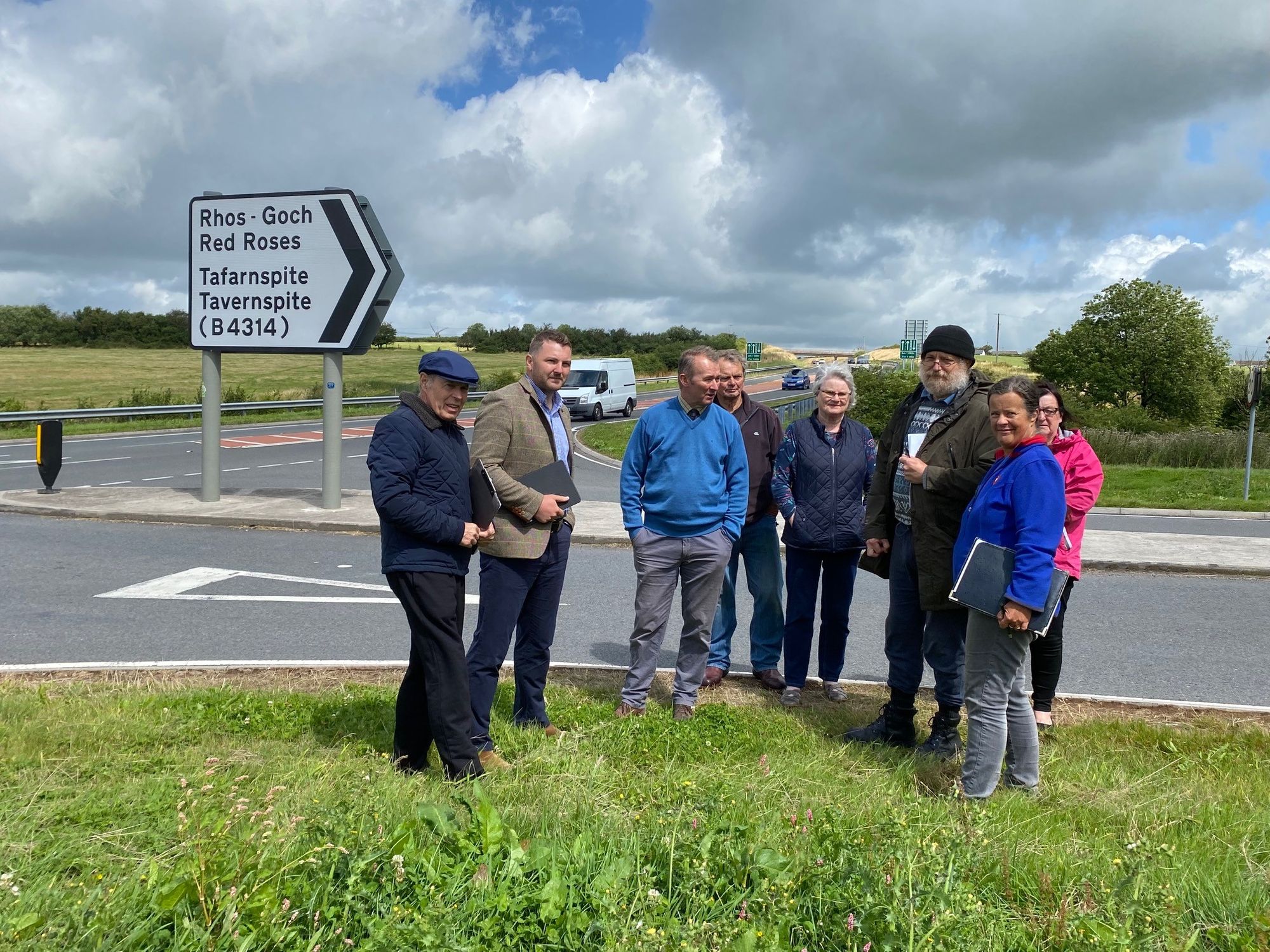 Calls for Welsh Government to improve safety at Red Roses Junction