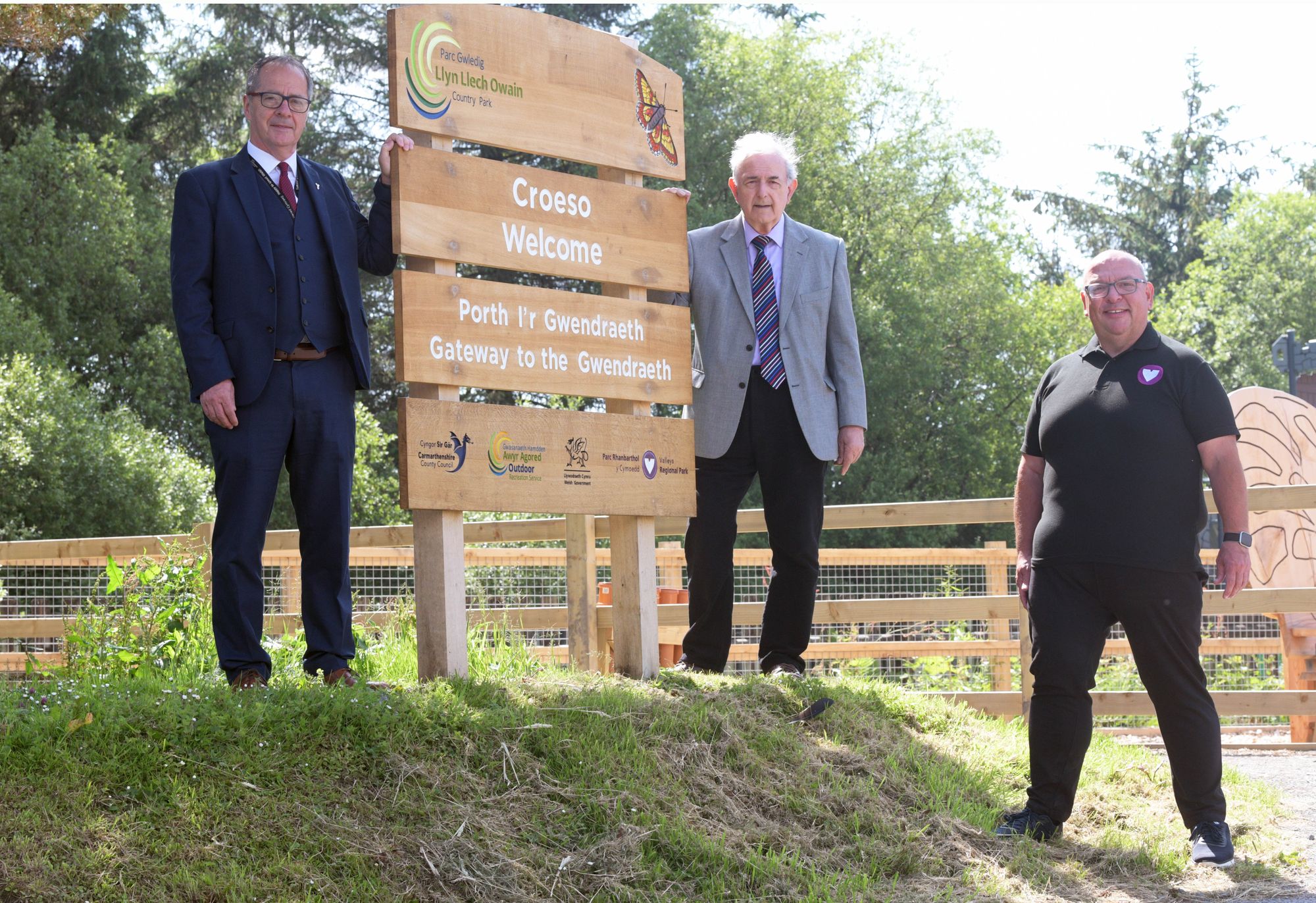 New app leads explorers on trail around Carmarthenshire's improved Llyn Llech Owain Country Park