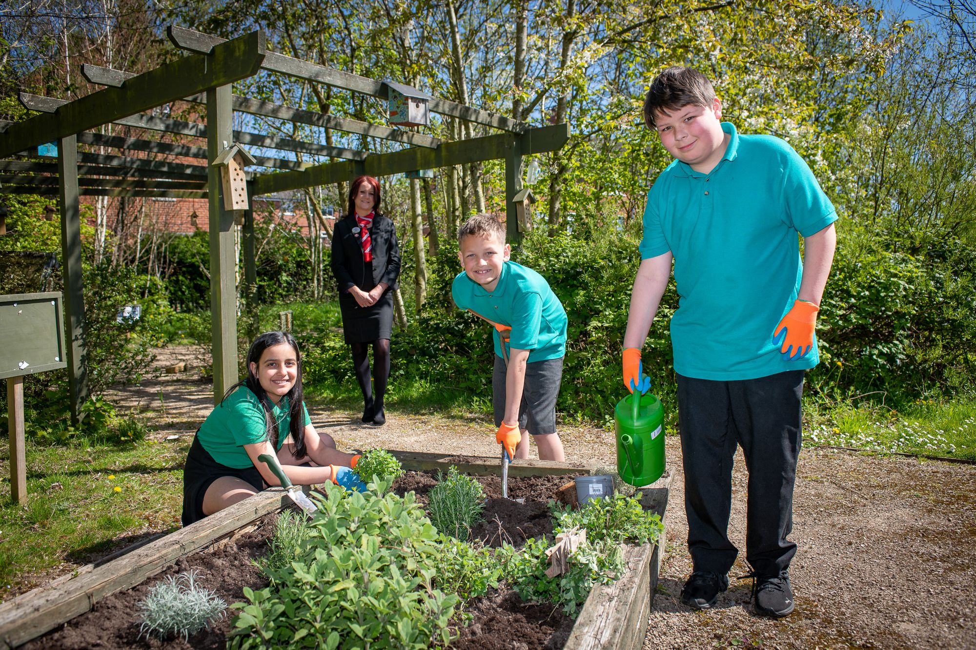 Great Sutton school gardening project grows with help from housebuilder