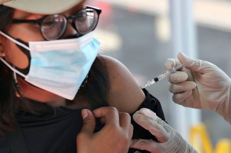 21 coronavirus symptoms medics warn double-jabbed people should look out for