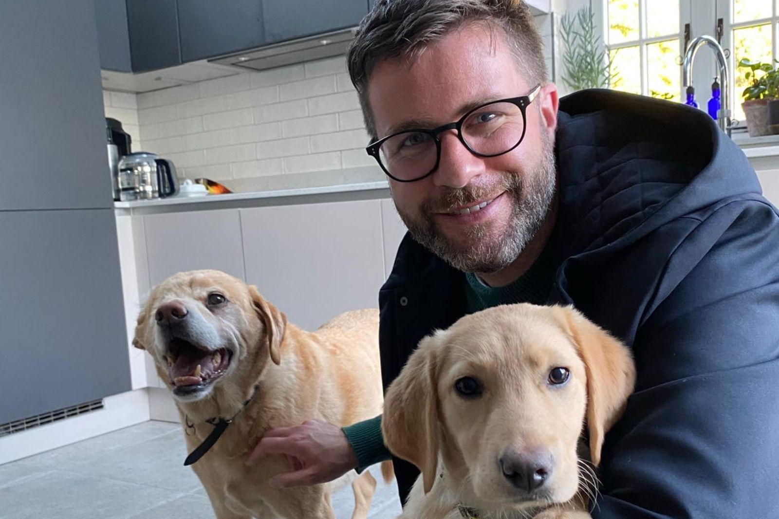TV vet urges Bath pet lovers to grab their dog leads to raise funds for local animal shelter