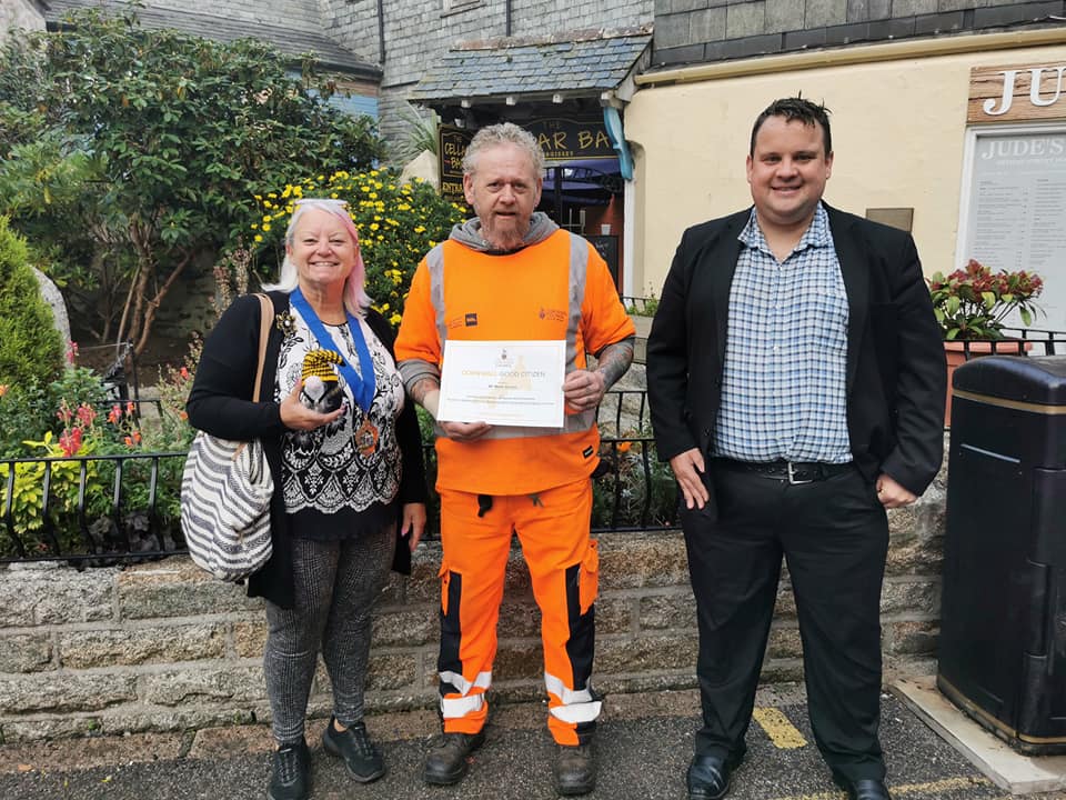 Mevagissey street cleaner receives first 'chairman's gonk'