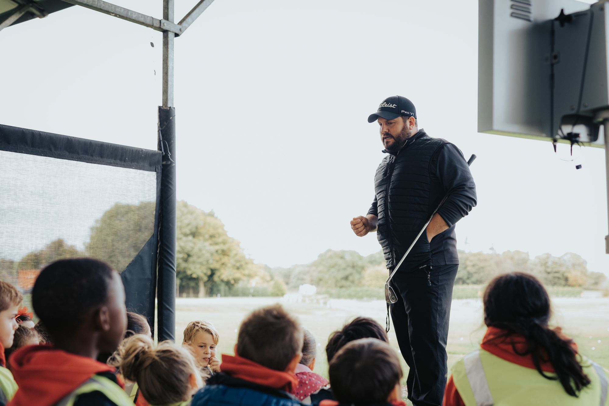 A Knutsford primary school tees off with golf pro, Matt Dixon