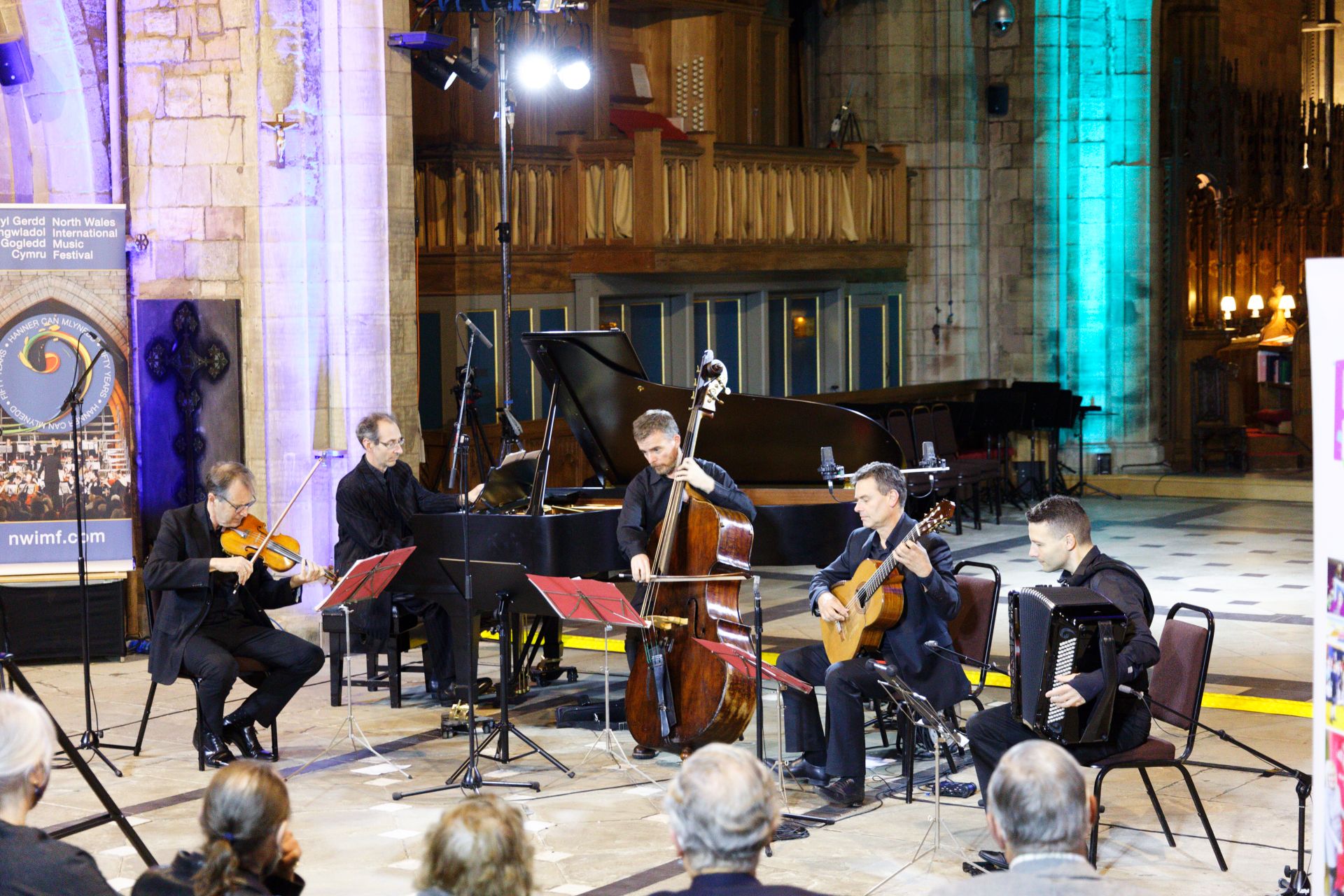 Cerddoriaeth Tango yn yr Eglwys Gadeiriol yn Llanelwy