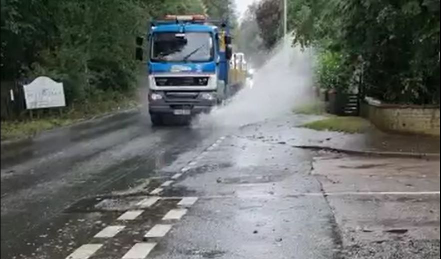 Kids 'risk their lives' walking to Sevenoaks schools on narrow pavements