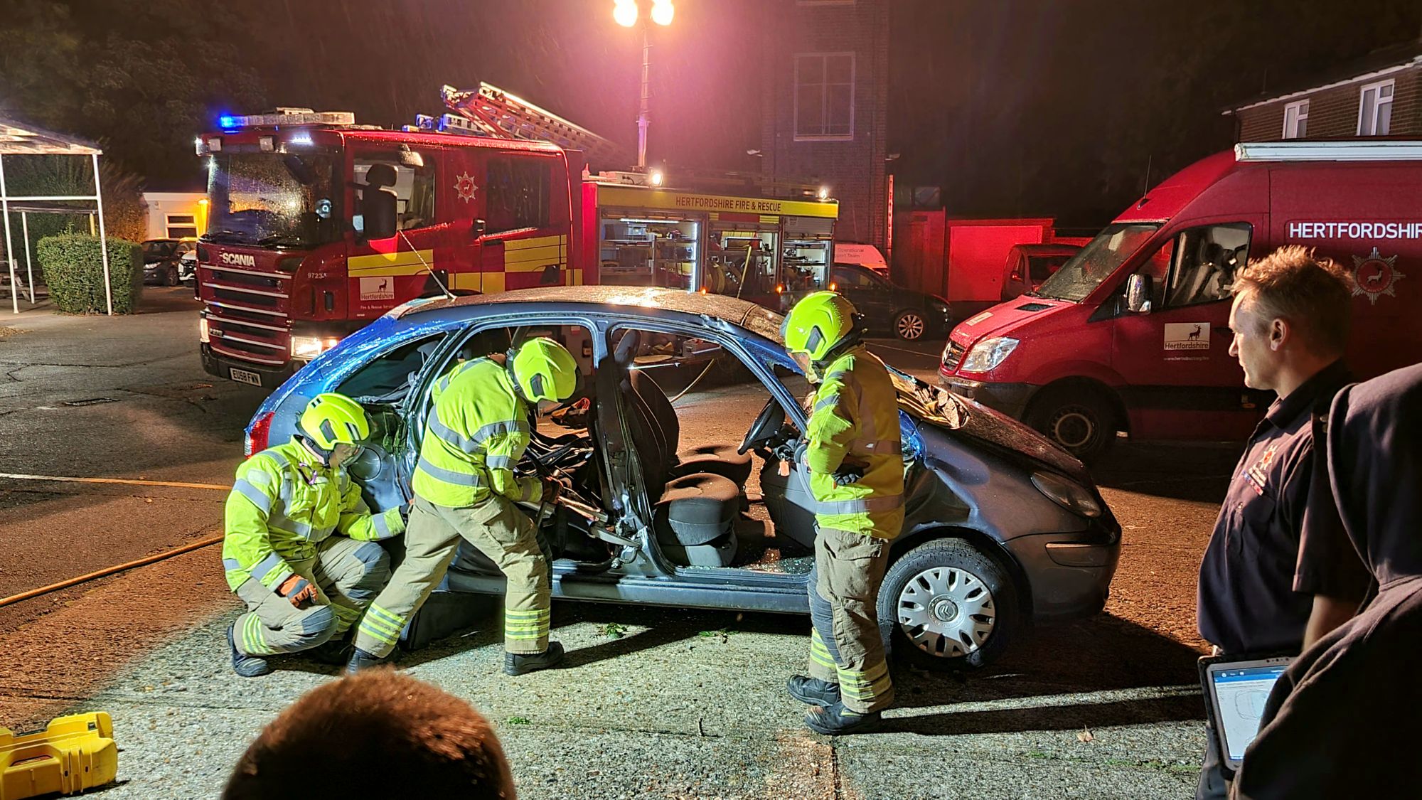 Herts specials join force with the Royson Fire Service for collision training event