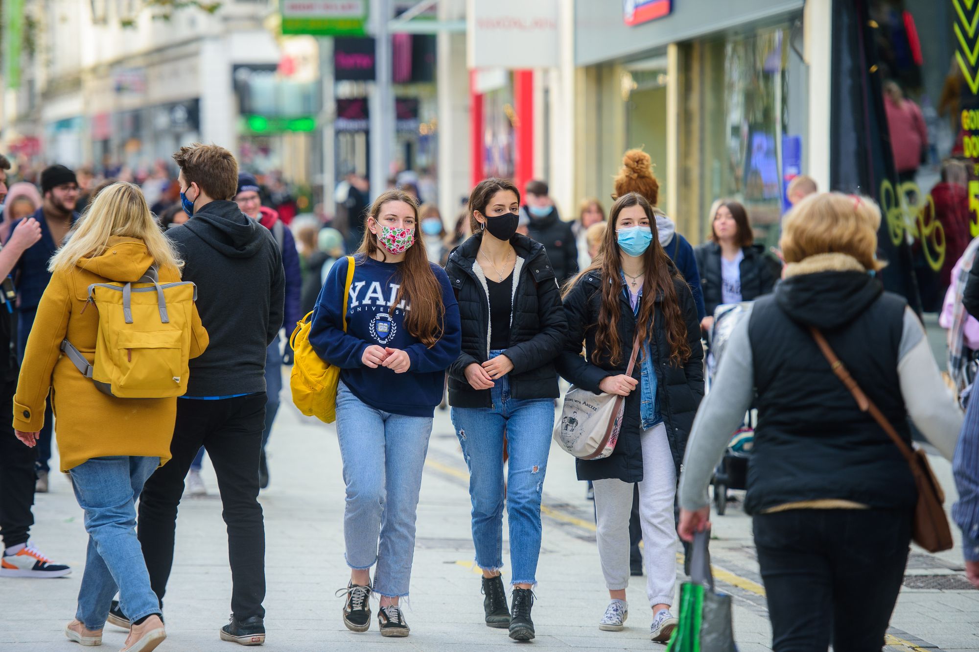 'Significant' Omicron variant wave to hit Wales according to health minister