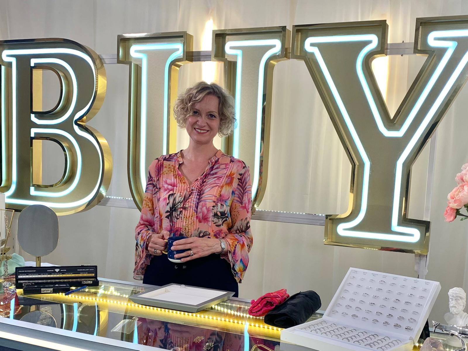 TV jewellery expert's sparkling support for East Cheshire Hospice