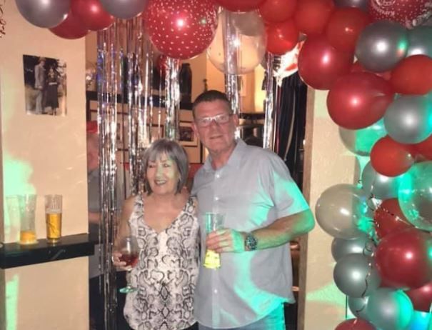 Heywood licensees celebrate 25 years at The Bay Horse pub