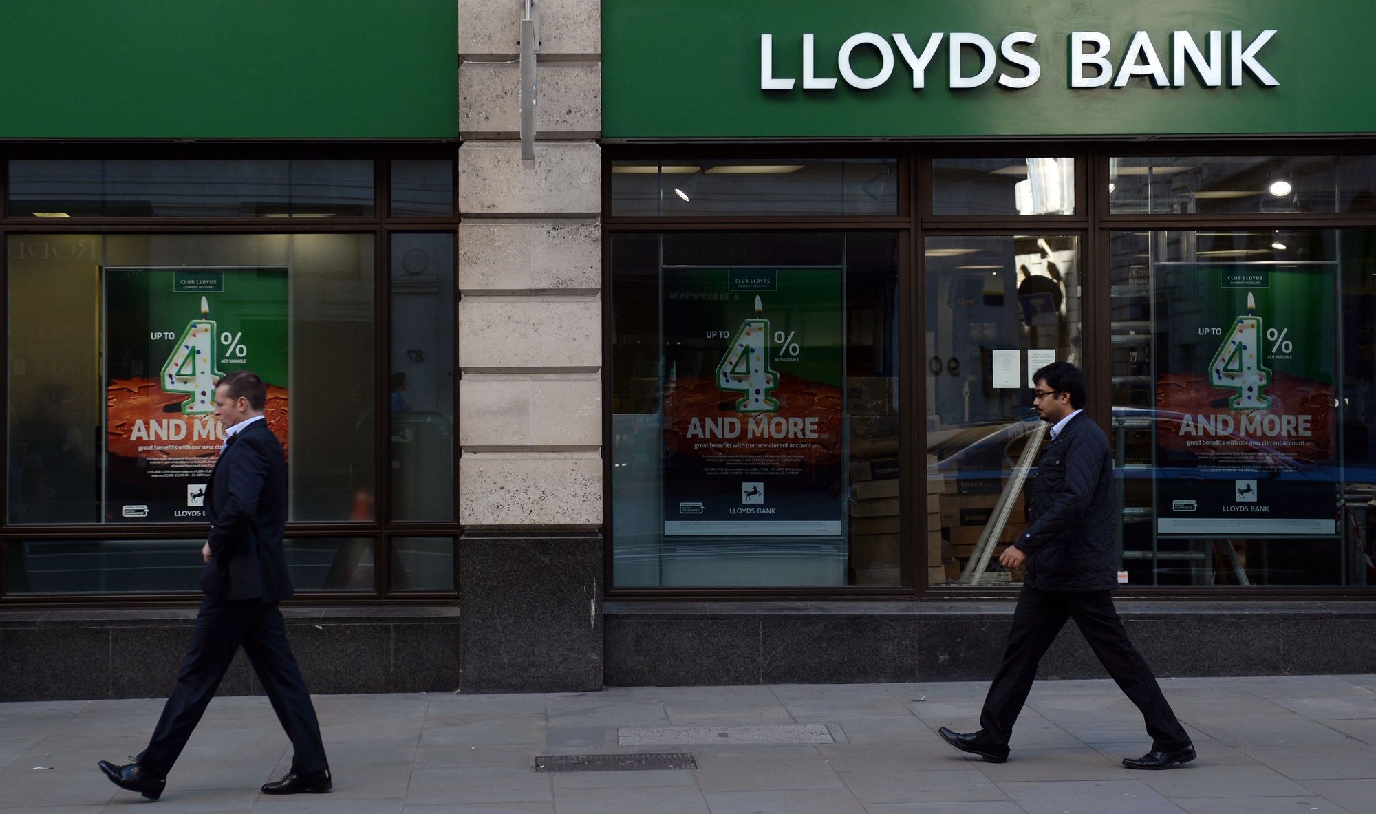 Bank branch closures 'should be paused immediately'
