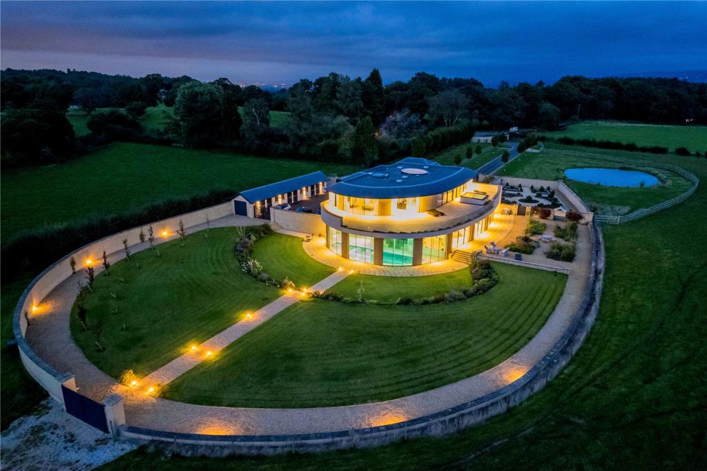 From £23.5m mansion to £500k 'dream home' - Rightmove's most-viewed January houses 'have it all'