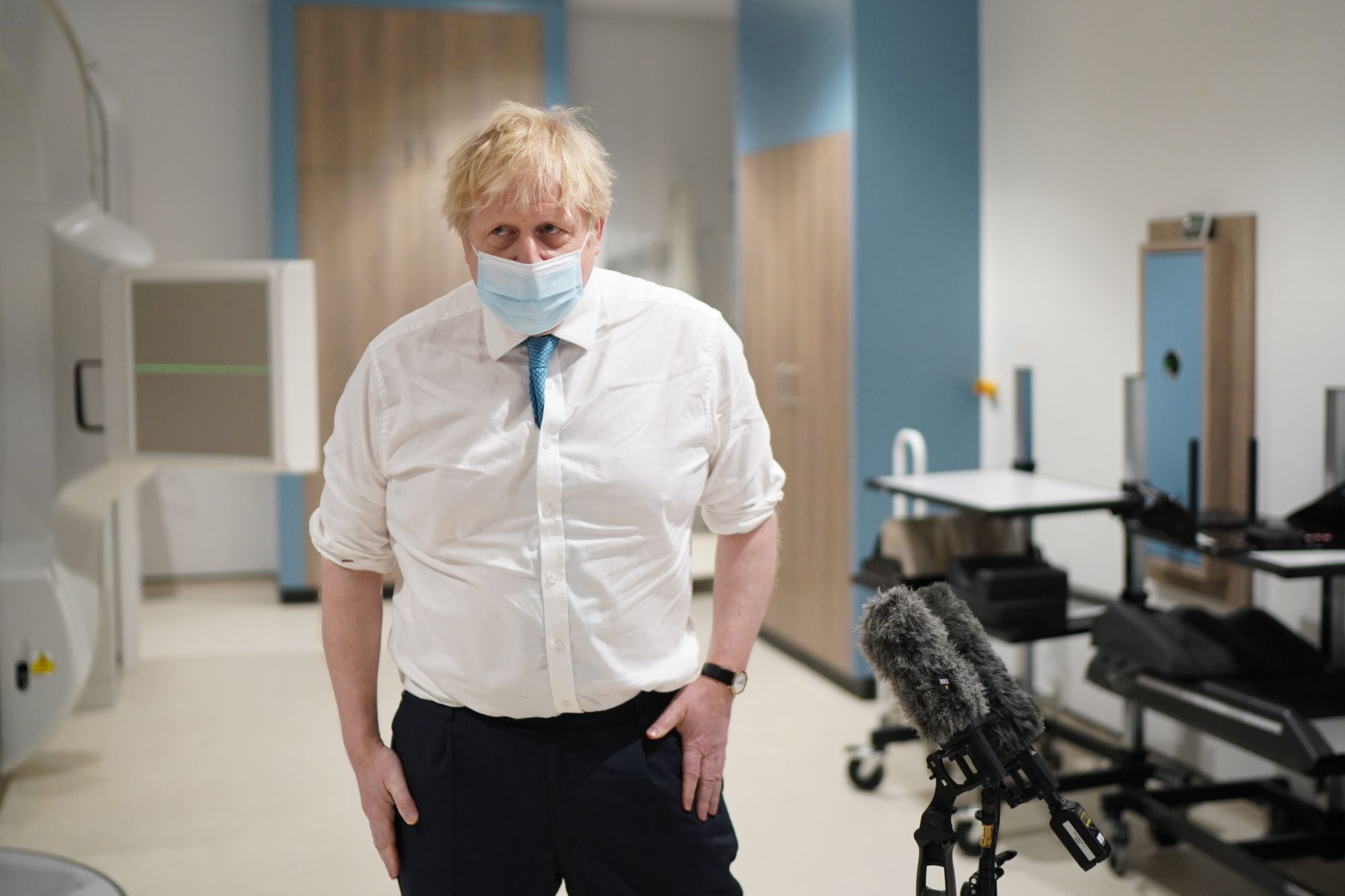PM resists calls to apologise for Savile slur after Starmer abused