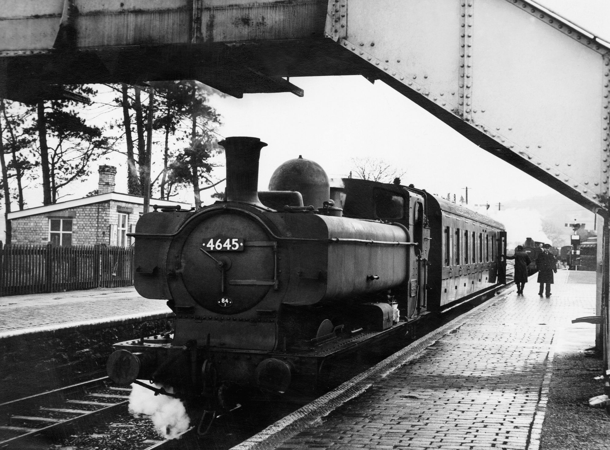 Cyfraniad y rheilffyrdd i argyfwng yr iaith Gymraeg