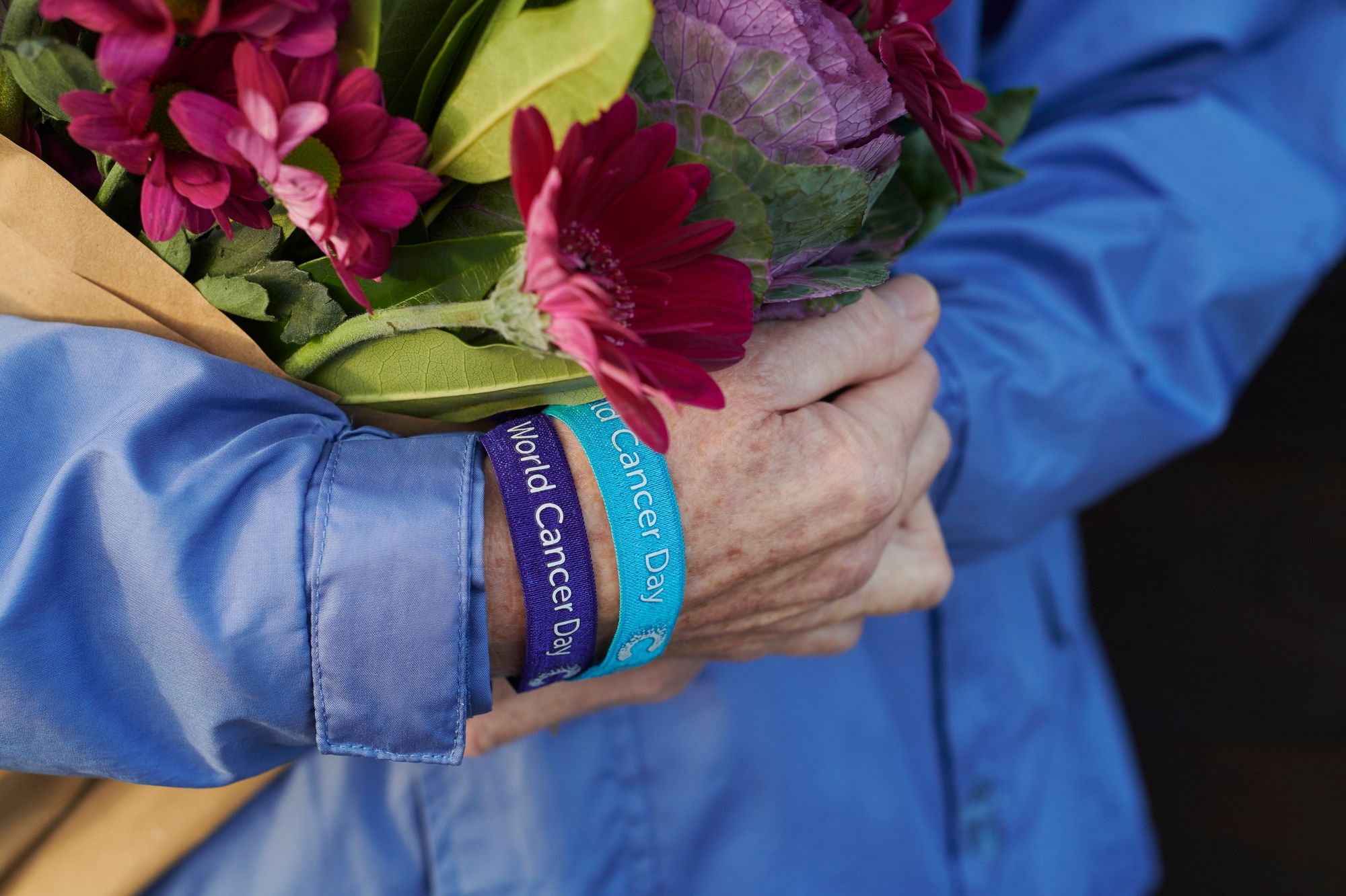 Leicestershire residents urged to wear unity bands for World Cancer Day