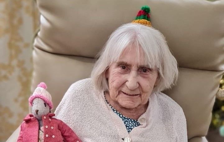 Rothley care residents to knit 66 miniature bonnets for 'Big Knit' fundraiser