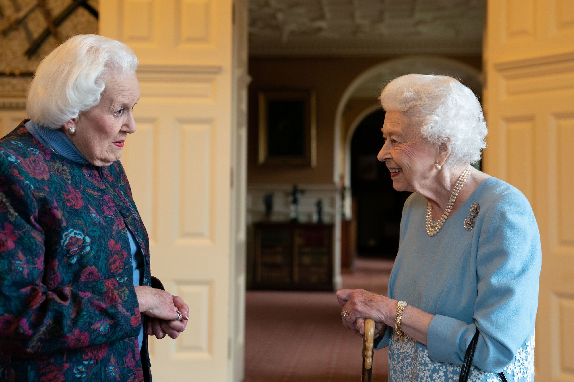 Queen meets woman who helped create coronation chicken