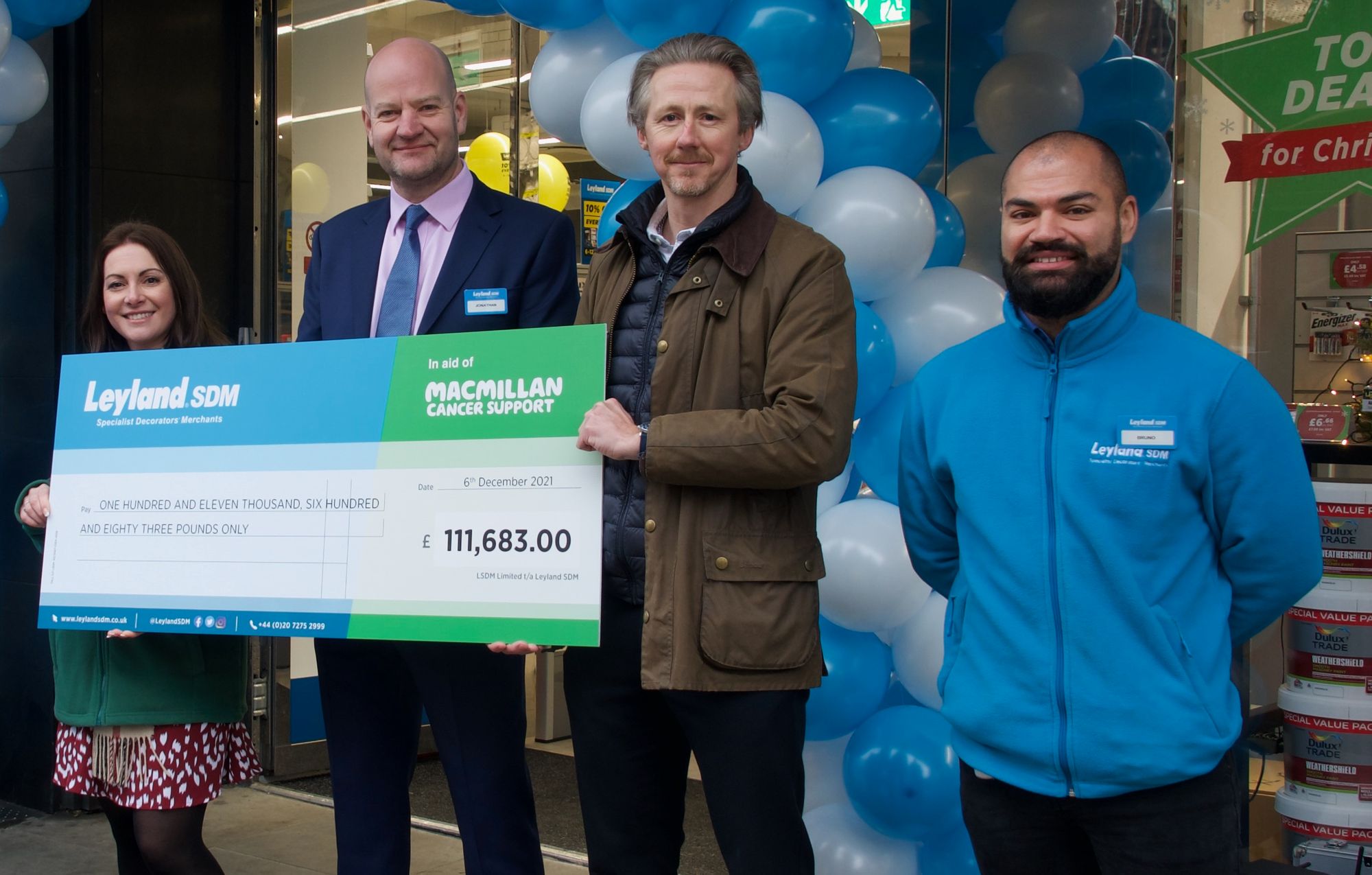 Tooting home improvers dig deep for Macmillan Cancer Support