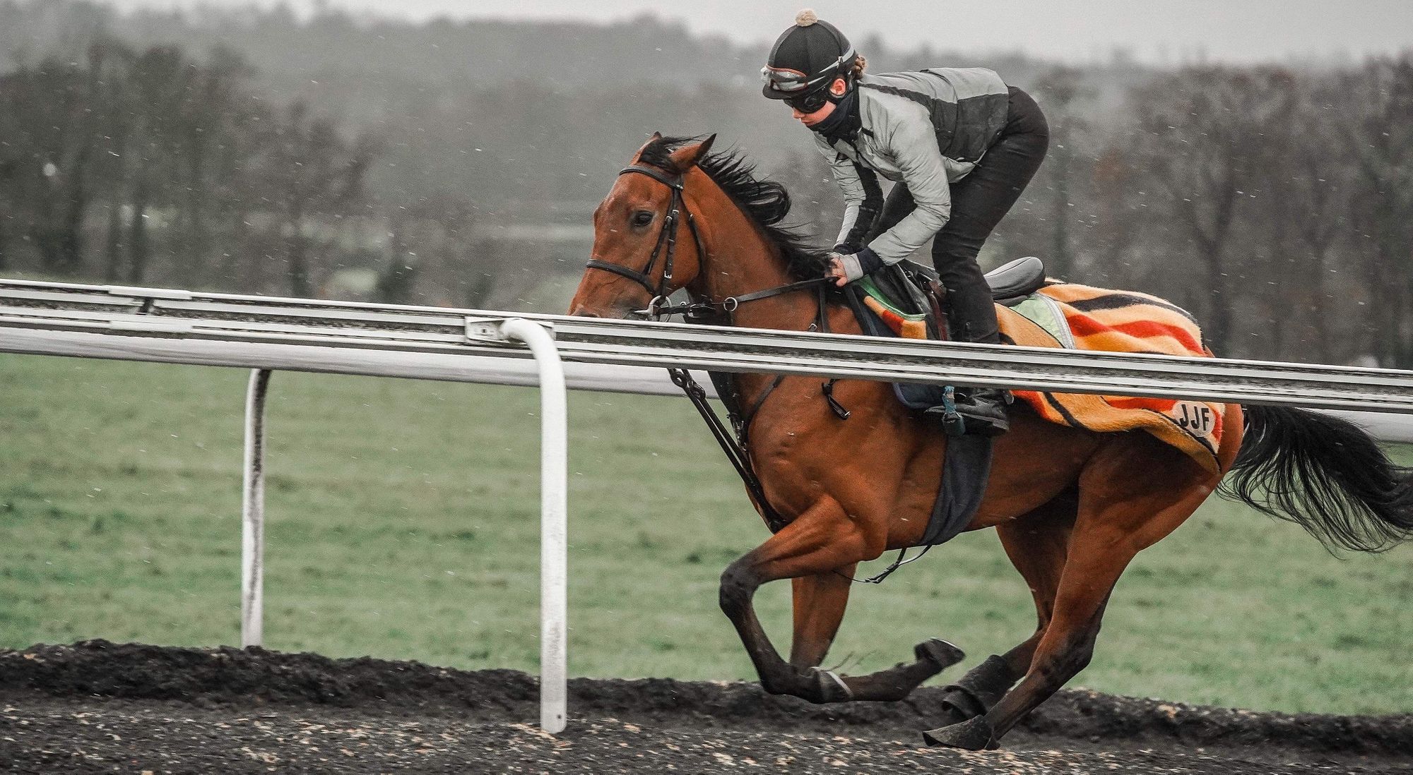 Woodford Halse amateur rider to compete in prestigious charity horse race