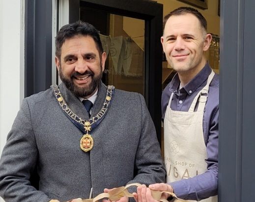 Mayor of St Ives officially opens refill shop of Ikigai