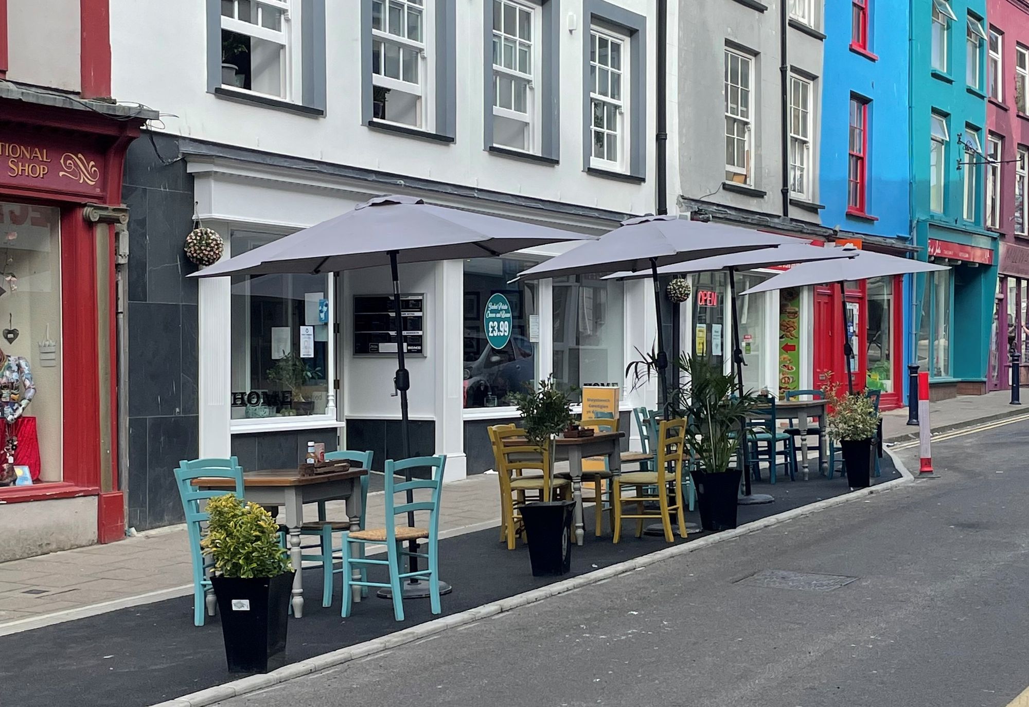 Ceredigion businesses urged to ‘bring the streets to life’ with outdoor trading
