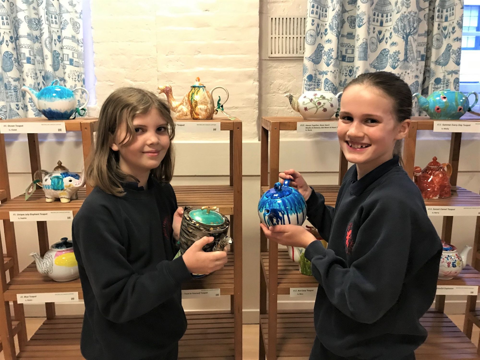 Chelsea artist creates 'The Kindness Teapot Project' to raise funds for Macmillan