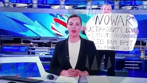 Woman in Russian state TV protest showed ‘huge bravery’, says UK minister