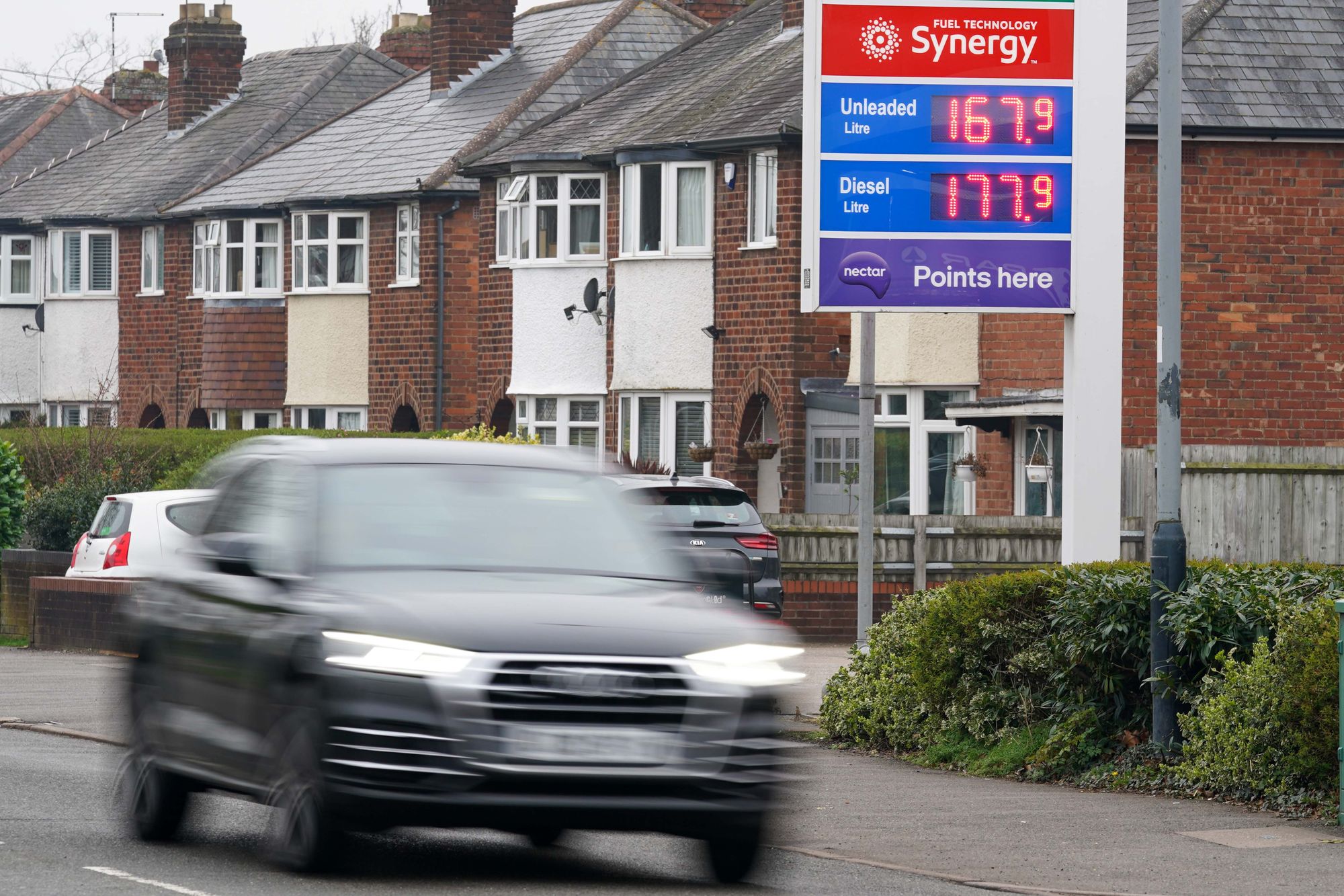 Fuel price hikes risk sending UK into ‘de facto lockdown’, Tory warns ministers