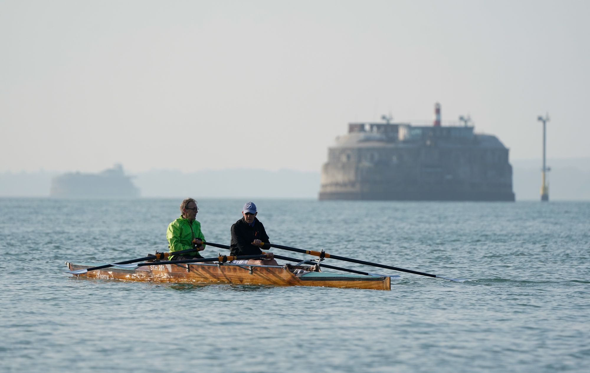 Spring sunshine to last all weekend followed by wintry showers